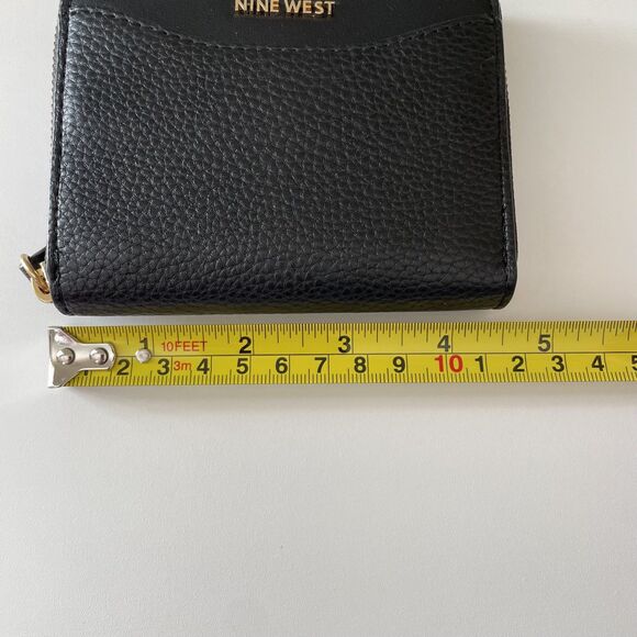 Nine West Astoria Zip Up Card Holder Case Black Leather Wallet Small Minimalist - Picture 6 of 7
